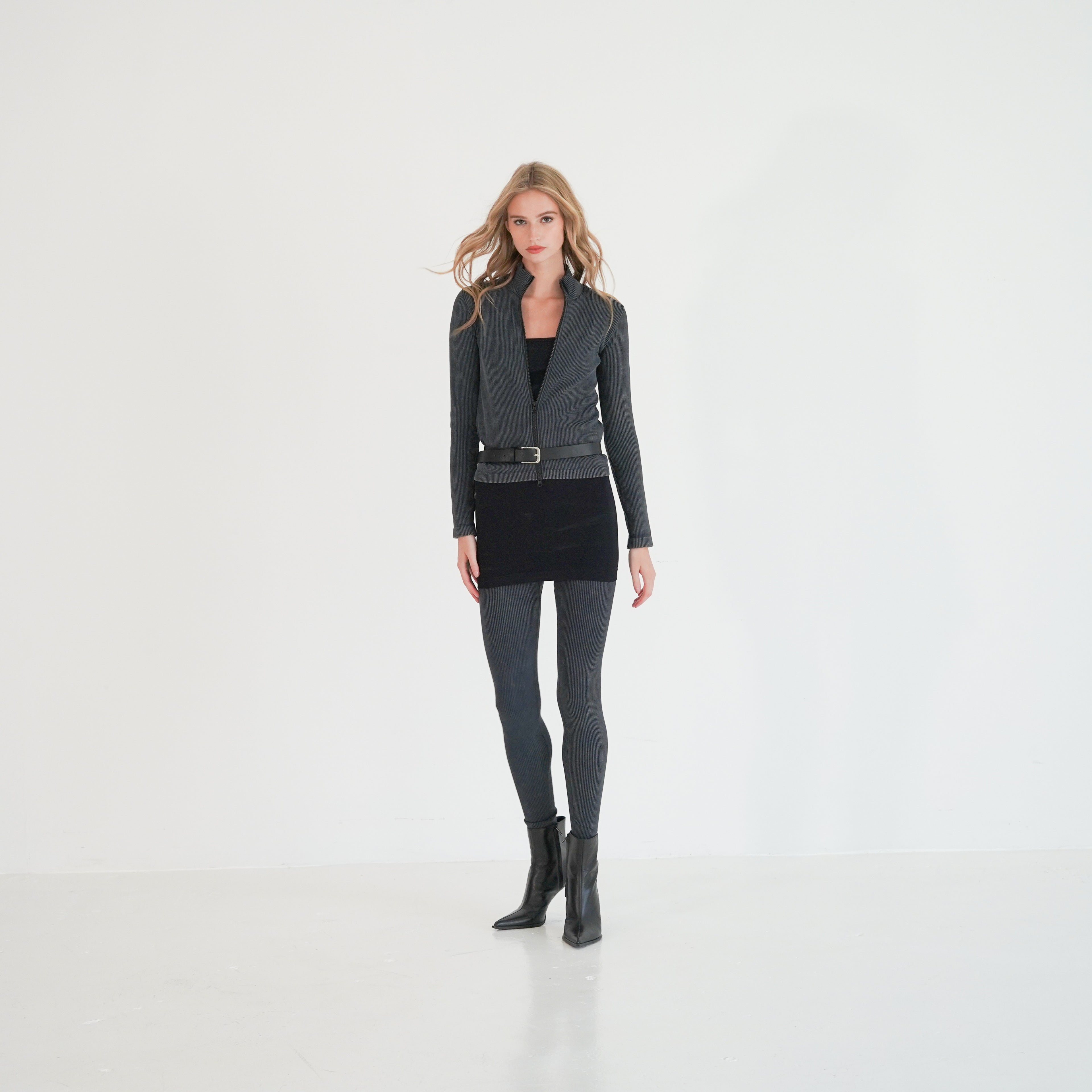 LARA - Seamless Rib Zip Front Top