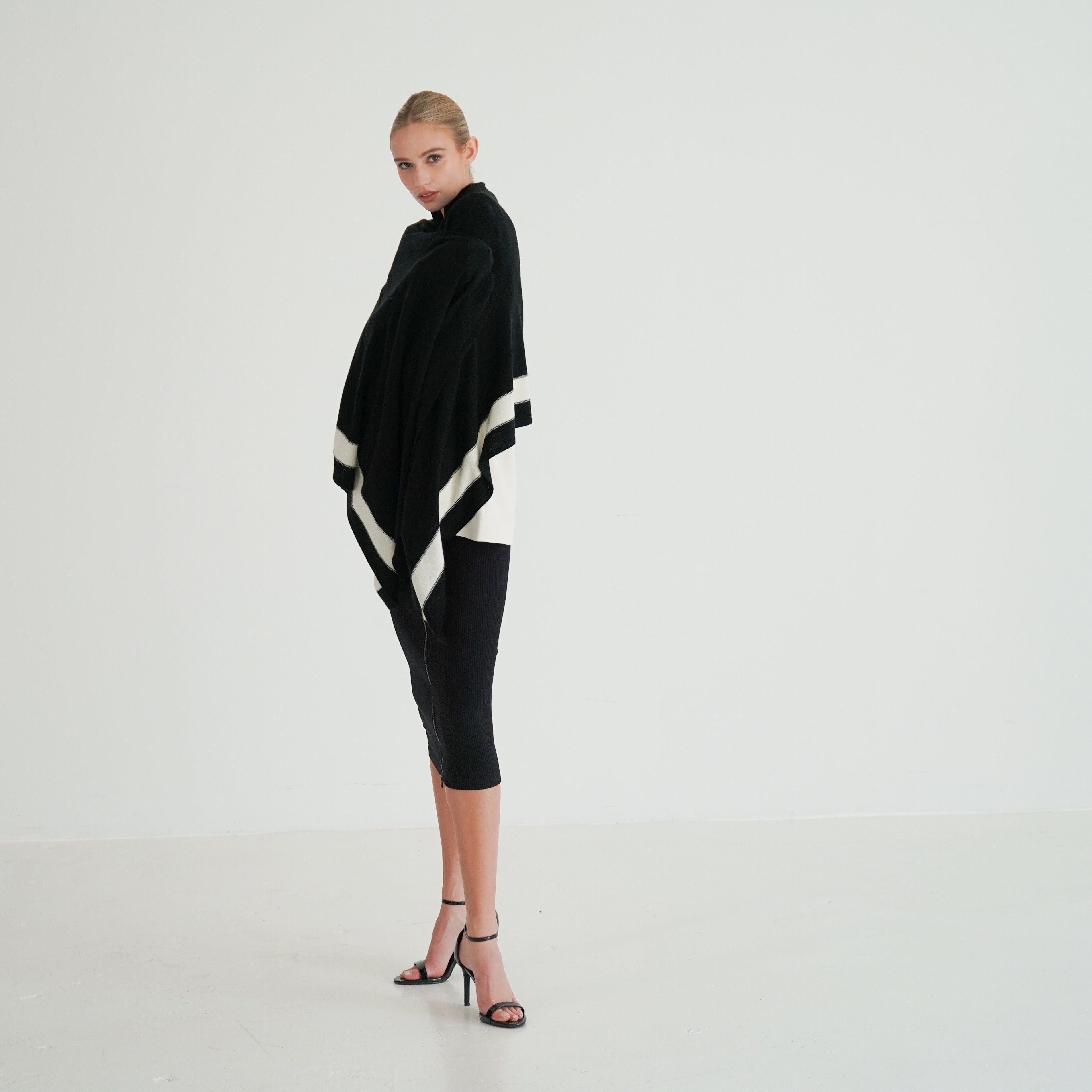 NOAH - Scarf in Soft Wool Cashmere Blend